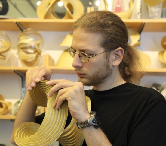 Эрик бросил школу в 7 лет, а уже в 12 поступил в вуз