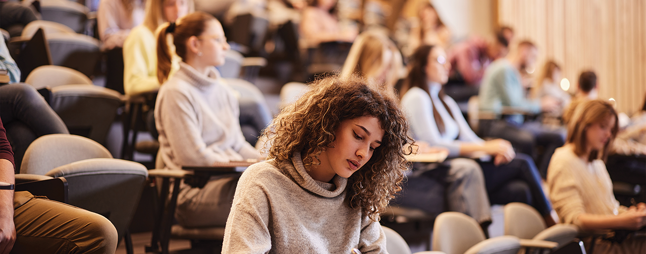 «С каждым годом поступить в вуз все сложнее». Что изменится в 2026-2027-м