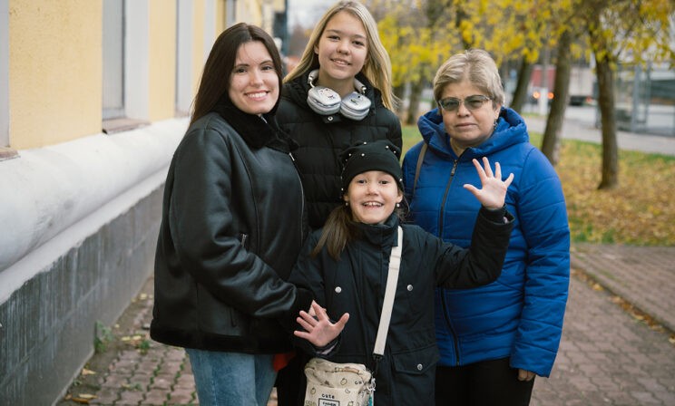 «Когда Настя вывела меня из себя, я почувствовала — родная!» Лада и ее три приемные дочери