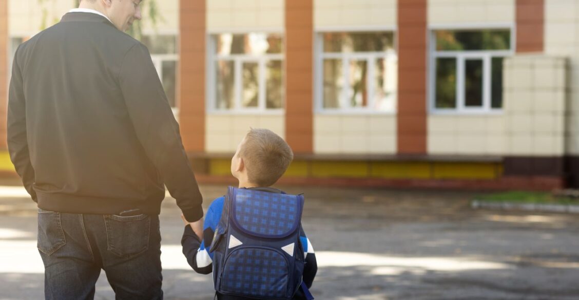 Исследование: риск бедности у семей со школьниками почти вдвое выше среднего