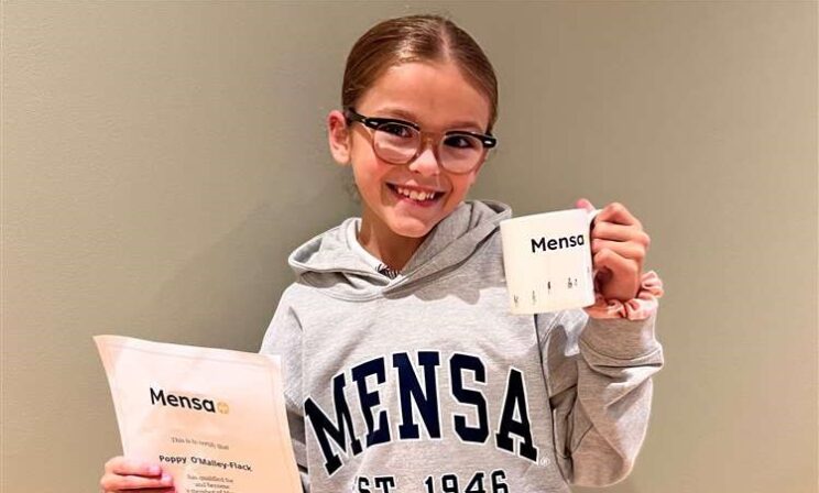 10-летнюю британку с дислексией пригласили в престижный клуб интеллектуалов
