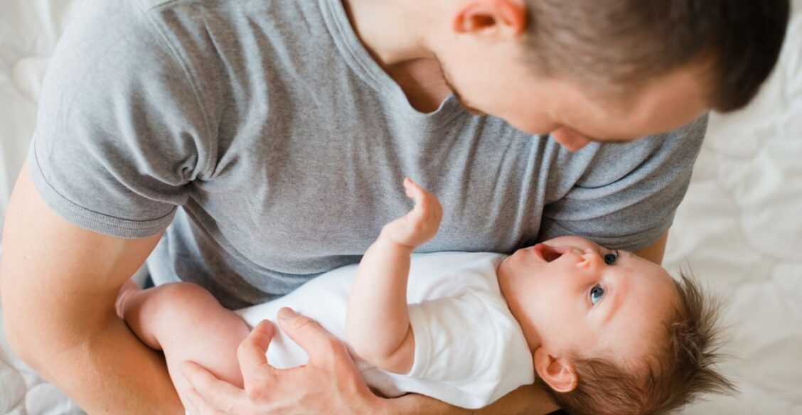 В России около 40 тысяч мужчин находятся в декретном отпуске