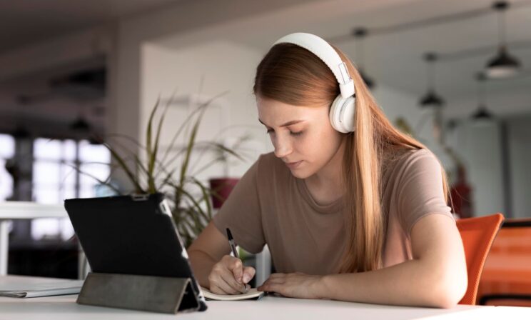 В России предложили единый стандарт для онлайн-школ