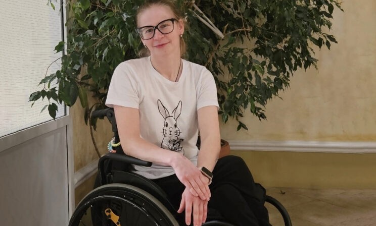 После гибели мужа Анастасия попала в аварию вместе с детьми и сломала позвоночник