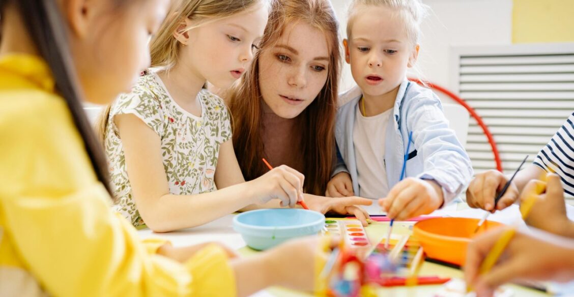 В детсадах России не хватает 183 тысяч сотрудников