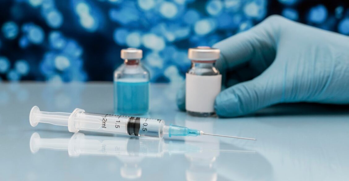 В России испытывают две онковакцины: одна уже снижает риск рецидивов на 70%