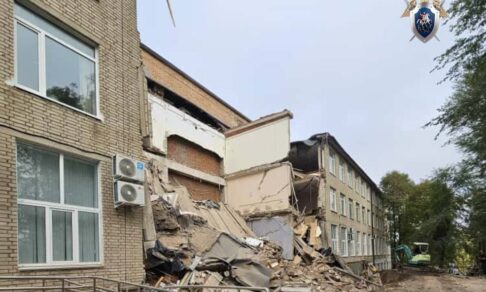 Во Владивостоке обрушилась часть здания колледжа