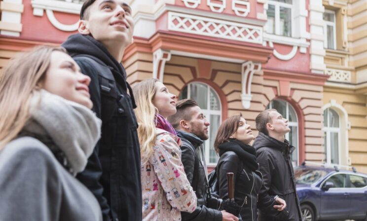 Росстат подсчитал, сколько зарабатывает и чем живет «типичный» россиянин