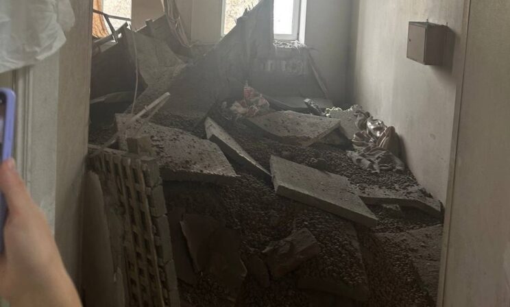 В детской больнице Новосибирска обрушился потолок, эвакуированы 46 детей