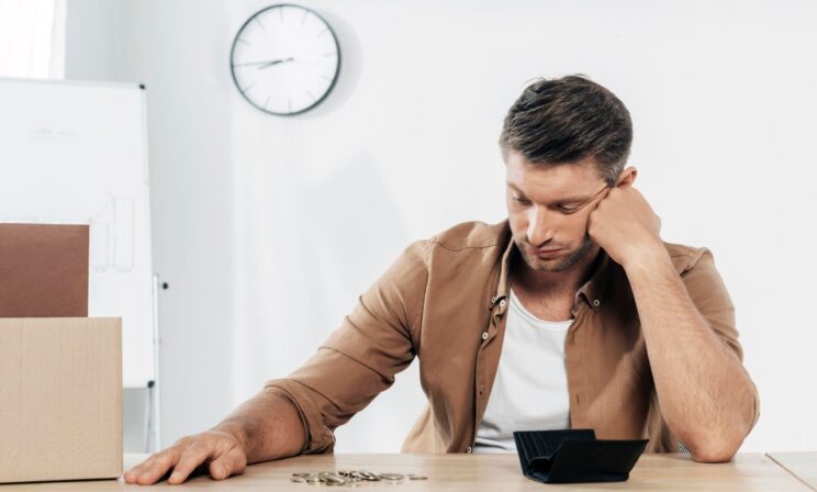 Девять из десяти россиян испытывают трудности при поиске работы