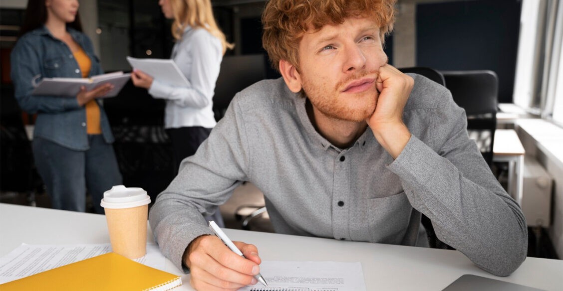 «Я закончил топовый вуз, побывал на обмене и повторял за умными людьми». Почему не сложилась карьера — истории