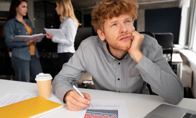 «Я закончил топовый вуз, побывал на обмене и повторял за умными людьми». Почему не сложилась карьера — истории