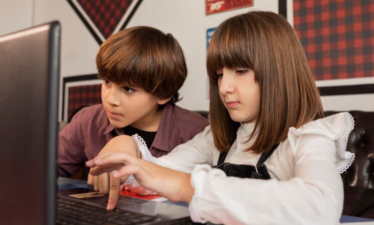 Исследование: британские школьники считают, что ИИ мешает им учиться