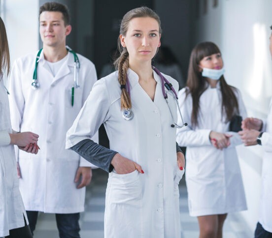 «Старшеклассники говорят: “Мы теперь не пойдем в медвуз”». Что изменит закон об отработках