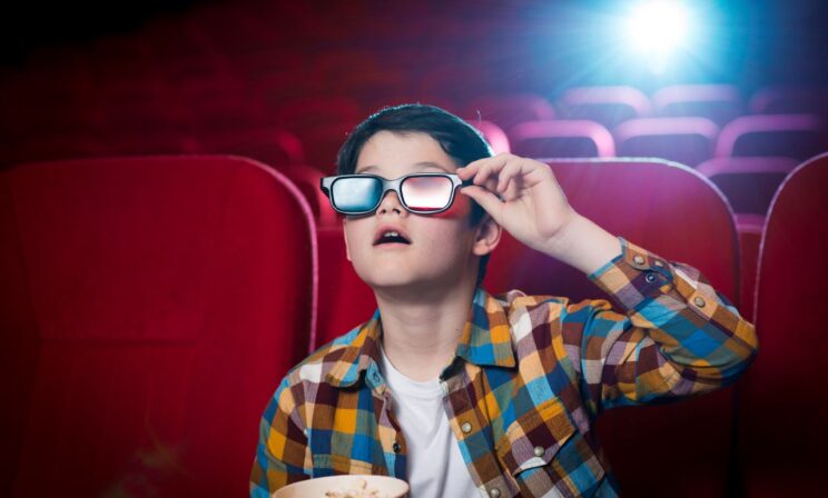 В Хакасии 20 детей получили ожоги глаз в кинотеатре