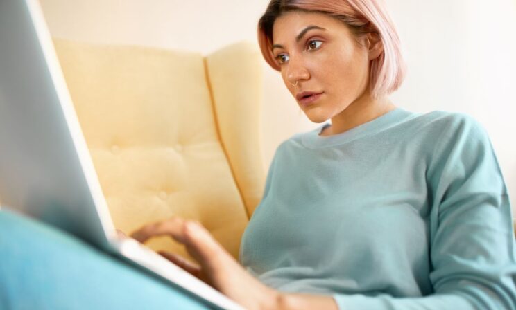 Россияне все чаще стали лечиться по подсказкам нейросетей