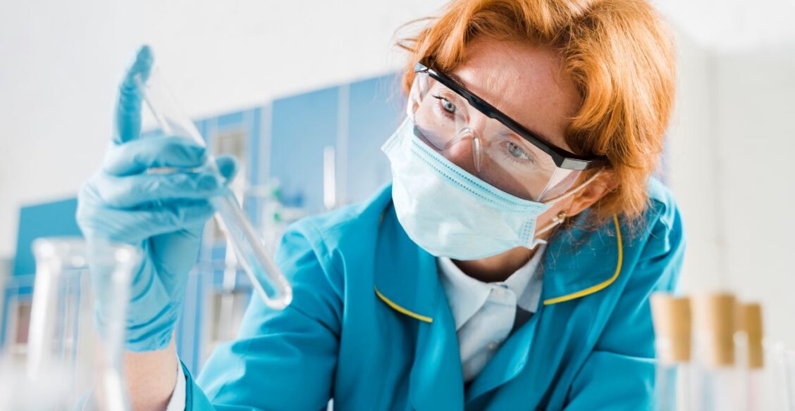 Наука стареет: в России стало меньше докторов и кандидатов