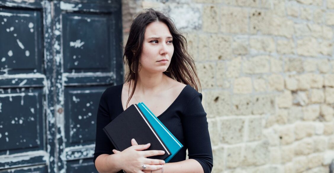 Исследование: у студенток риск пережить насилие выше на 75 %, чем у их сверстниц