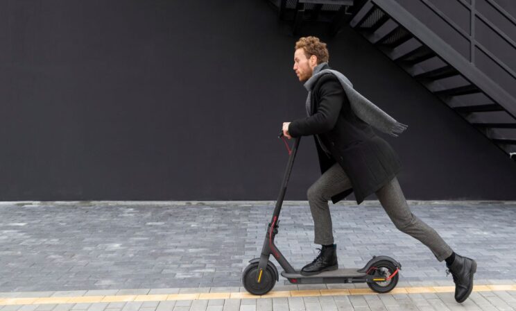 Минтранс призвал регионы развивать электросамокаты, а не запрещать их