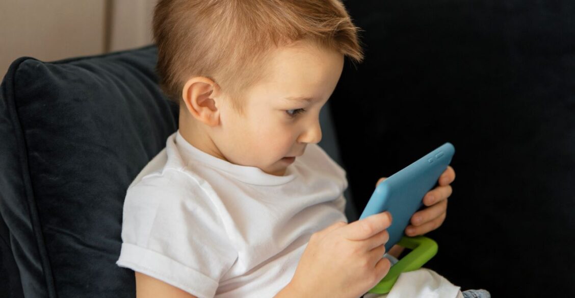 В России появятся детские SIM-карты с функцией родительского контроля