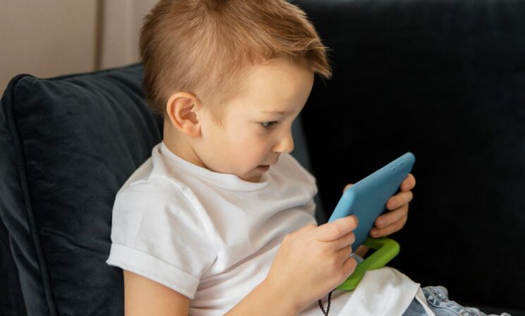 В России появятся детские SIM-карты с функцией родительского контроля