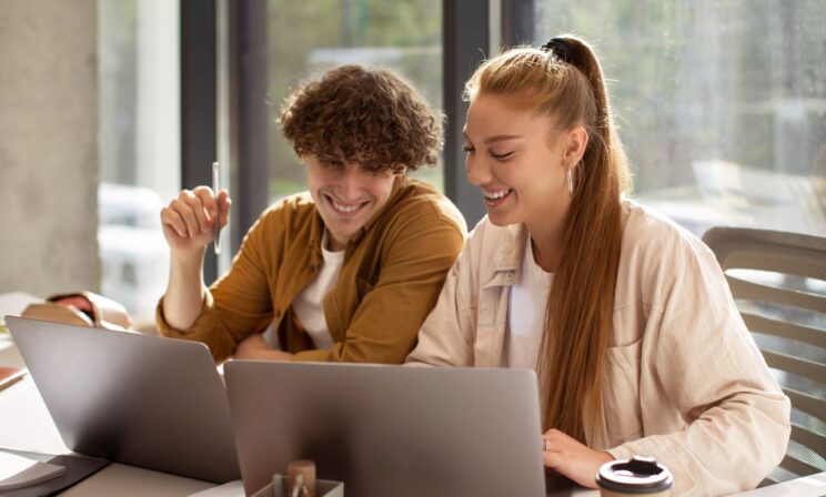 Опрос: от работы зумеры ждут ранний выход на пенсию и больше отпусков