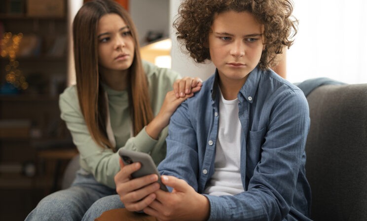 «Мы с папой расстаемся». Как поговорить с подростком о разводе родителей