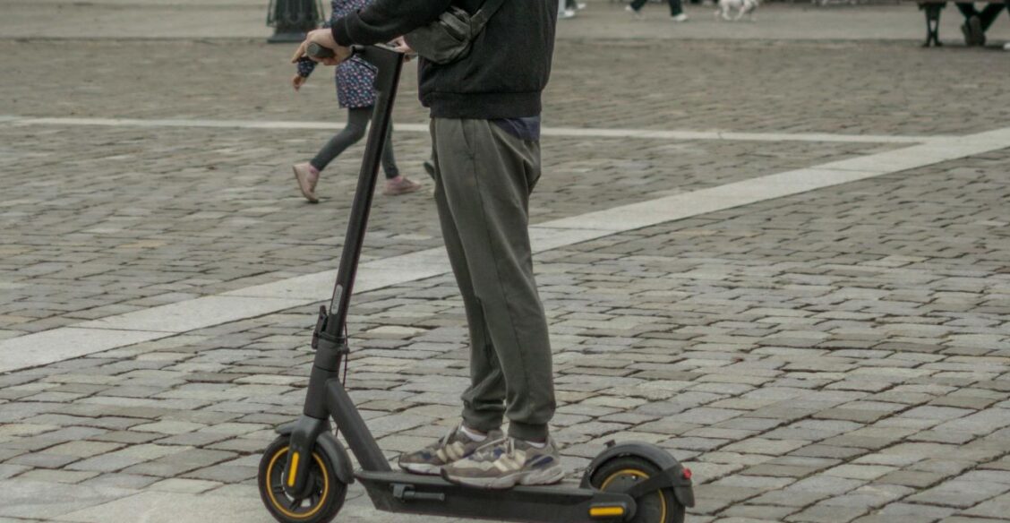 В Москве завершился сезон аренды электросамокатов и велосипедов