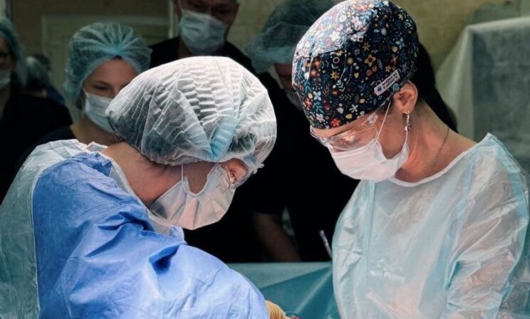 Врачи в Кировской области спасли беременную с двумя опухолями