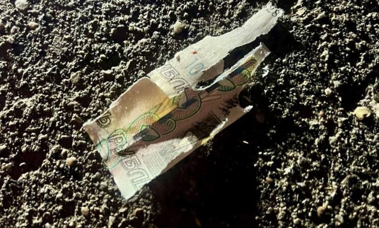 В Подмосковье у школьника в руках взорвался сверток с деньгами, который он поднял на улице