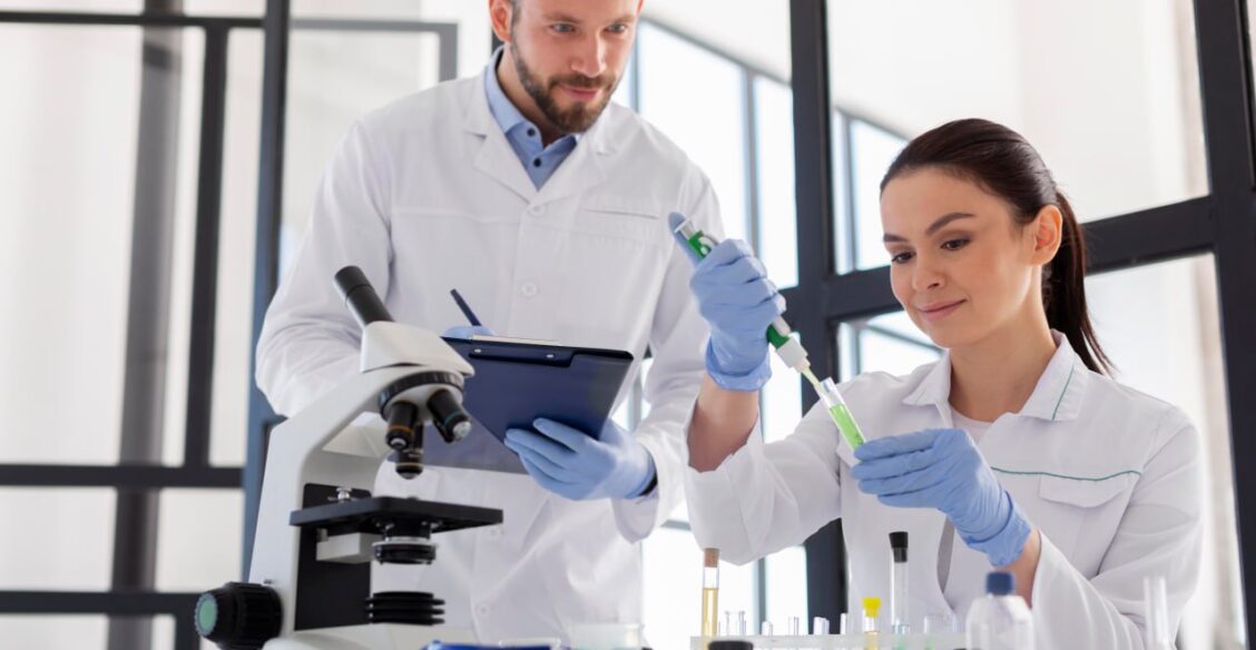 Ученые приблизились к «перезарядке» стареющих клеток человека