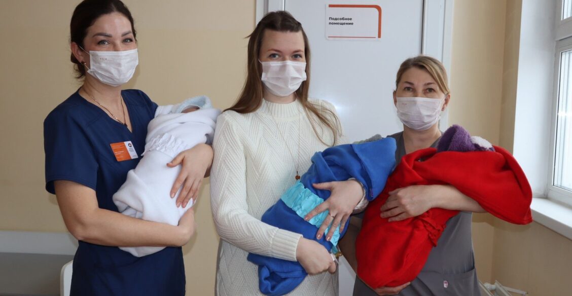 В Благовещенске родилась уникальная тройня