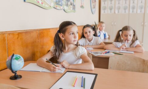 Министр просвещения прокомментировал идею увеличить обучение в школах до 12 лет