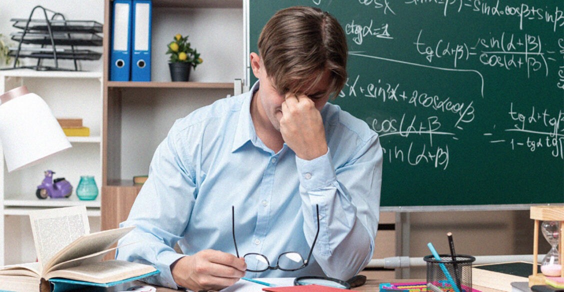 «Один ученик подрался, другой получил двойку, а разбираться мне». Классные руководители — о своей работе