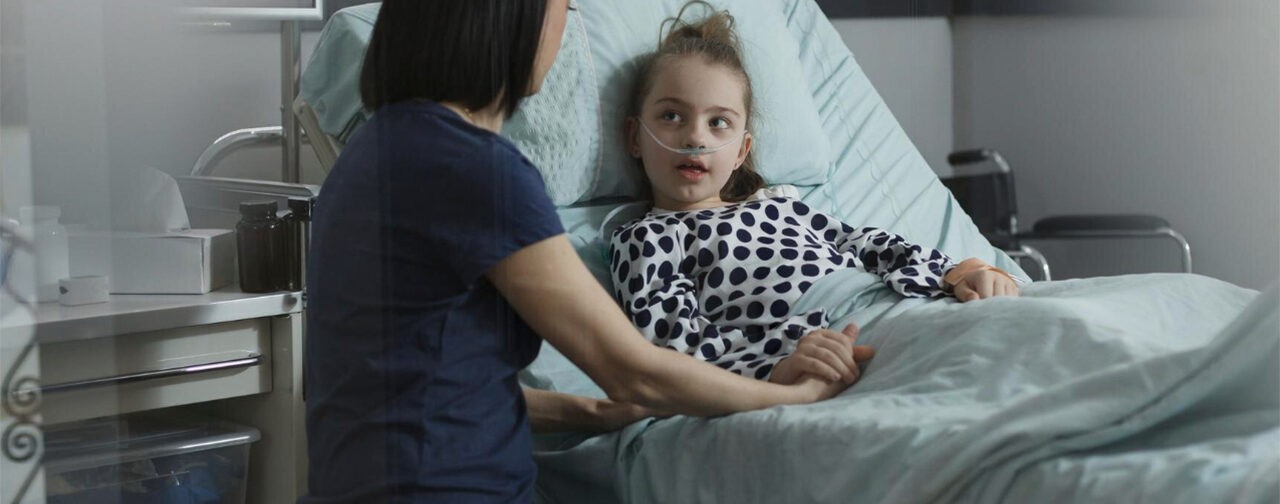 «Будет умирать — не звоните», — сказала мать, когда привезла дочь в детский хоспис