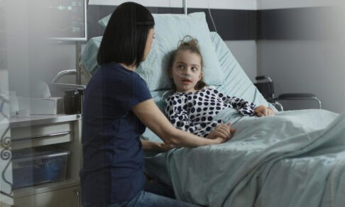 «Будет умирать — не звоните», — сказала мать, когда привезла дочь в детский хоспис