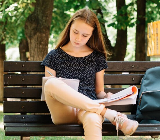 «Я сходила на выпускной одноклассников, учась на втором курсе». Что дает учеба на экстернате