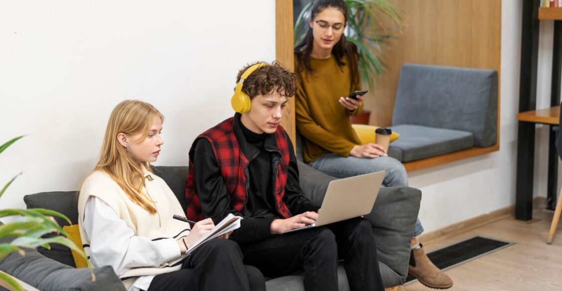 ИИ сокращает вакансии для новичков по всему миру