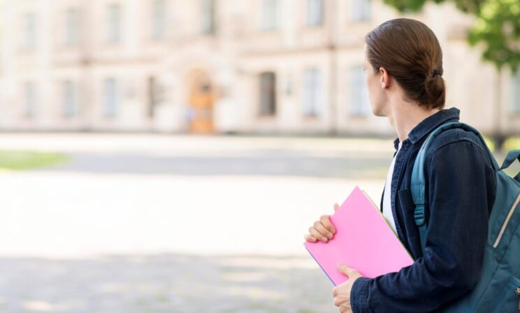 Минобрнауки предложило запретить вузам и колледжам занижать цену обучения