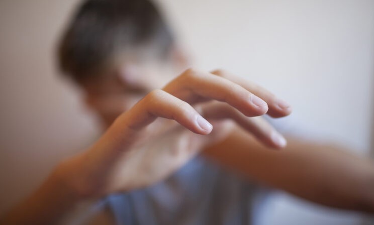 Подростков несколько месяцев избивали в реабилитационном центре Подмосковья: главное