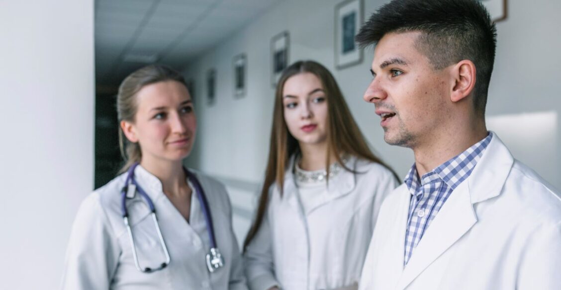 Обязательная отработка для медиков-студентов: что их ждет в регионах