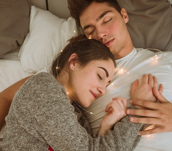 «В Новый год сажусь на электричку и еду в лес». Истории людей, которым классно не отмечать