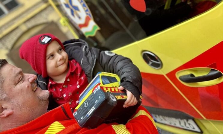 «Ну привет, спасатели!»: в Венгрии четырехлетний мальчик спас жизнь своей маме