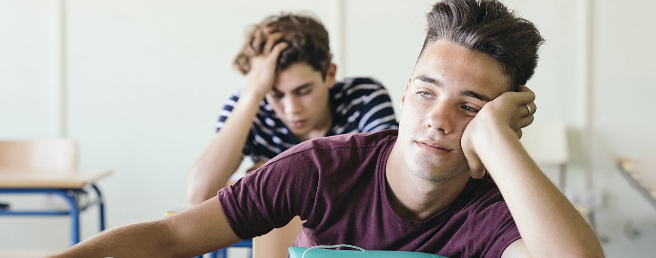 «После девяти уроков — пробники ЕГЭ и домашка до часу ночи». Старшеклассники и эмоциональное выгорание