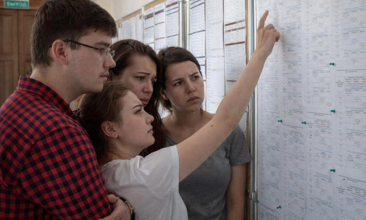 Целевое для медиков, контроль платных мест и Max. Что изменилось в российском образовании в 2025-м