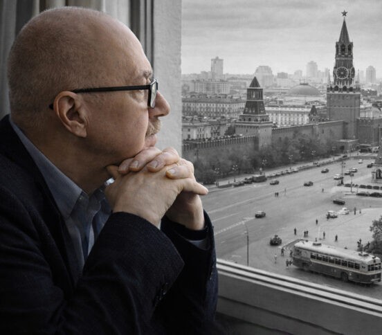 «Эх ты! Даже папа знает!» — стыдила меня мама. Денис Драгунский вспоминает о детстве