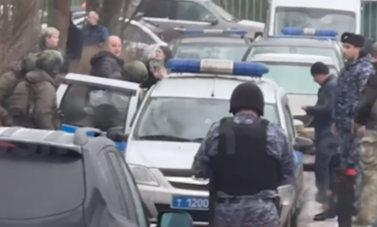 В подмосковной школе совершено нападение с ножом, есть раненые