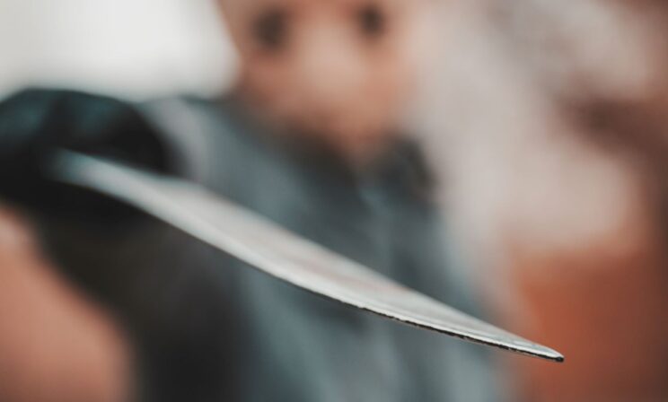 В школе Петербурга ученик напал на учителя, когда пришел пересдавать контрольную