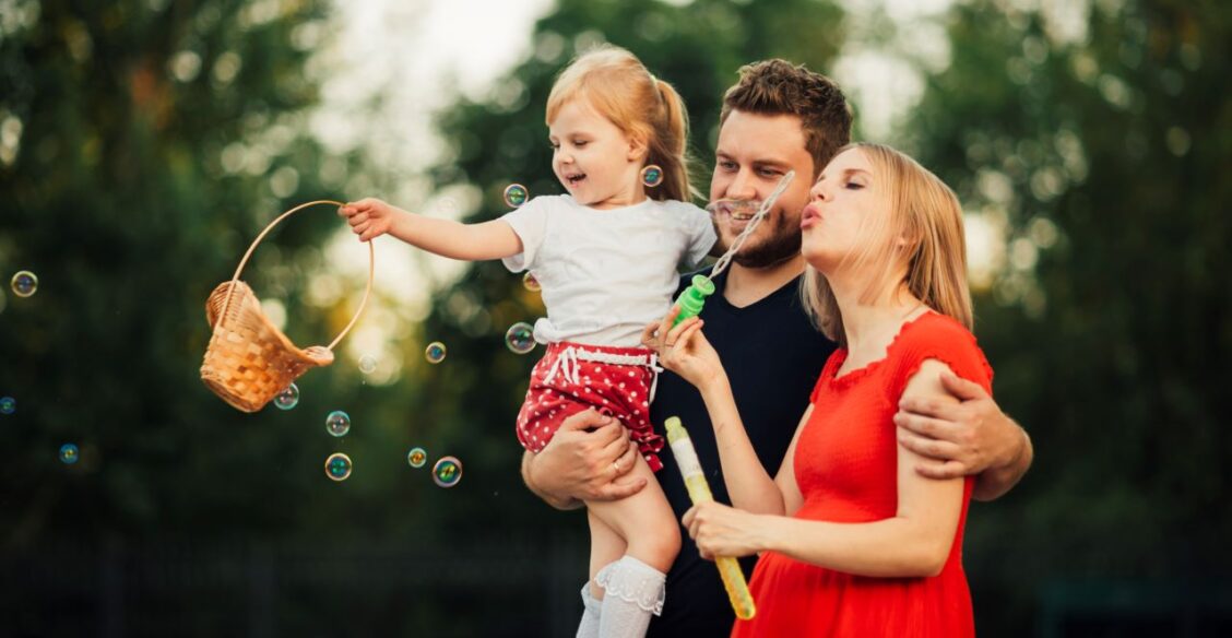 Путин заявил о совершенствовании системы поддержки семей и новых выплатах