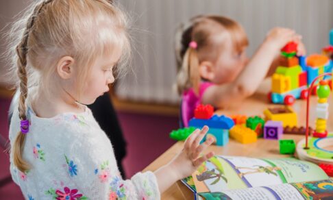 В России могут продлить время работы детсадов и создать ясельные группы